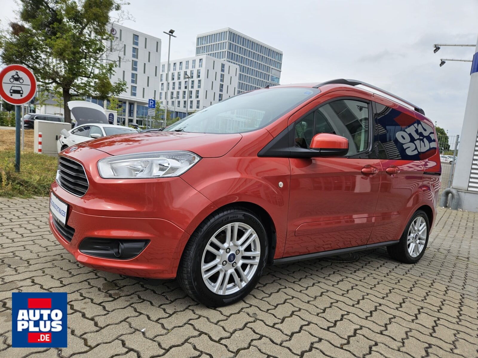 Ford Tourneo Courier 1.0 Titanium NUR EXPORT Sitzhzg.