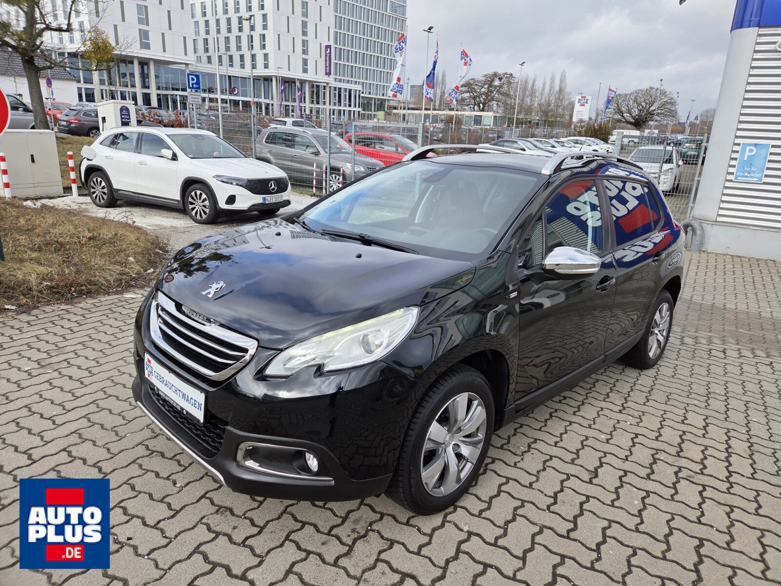 Peugeot 2008 PureTech 82 Style PANO+SITZHZG+PDC+HU NEU