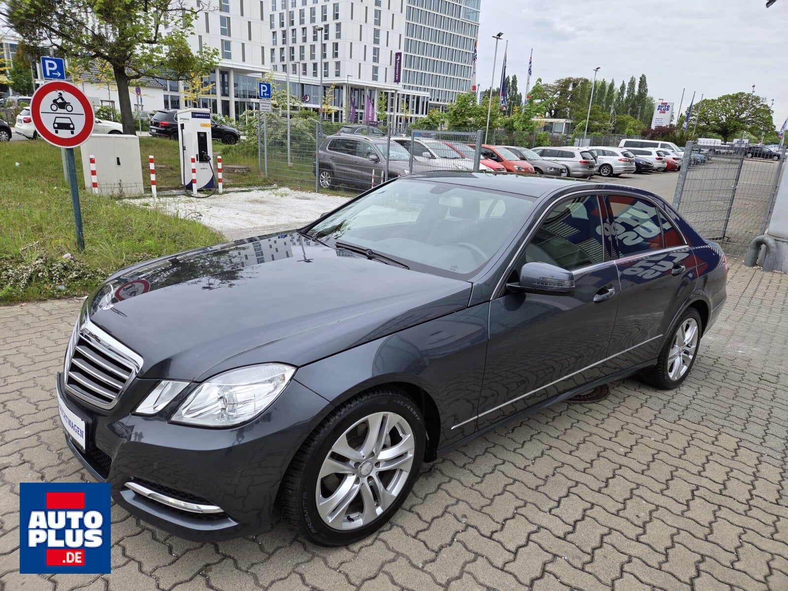 Mercedes-Benz E 200 BlueEFFICIENCY 7G-TRONIC Avantgarde NAVI+G