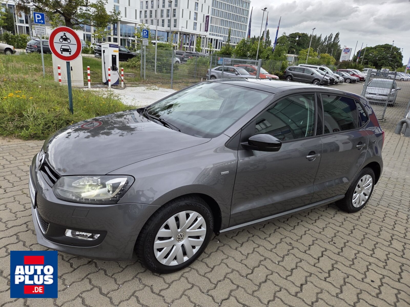 Volkswagen Polo 1.2 TSI MATCH SITZHZG+NAVI+PDC+SCHIEBEDACH+G