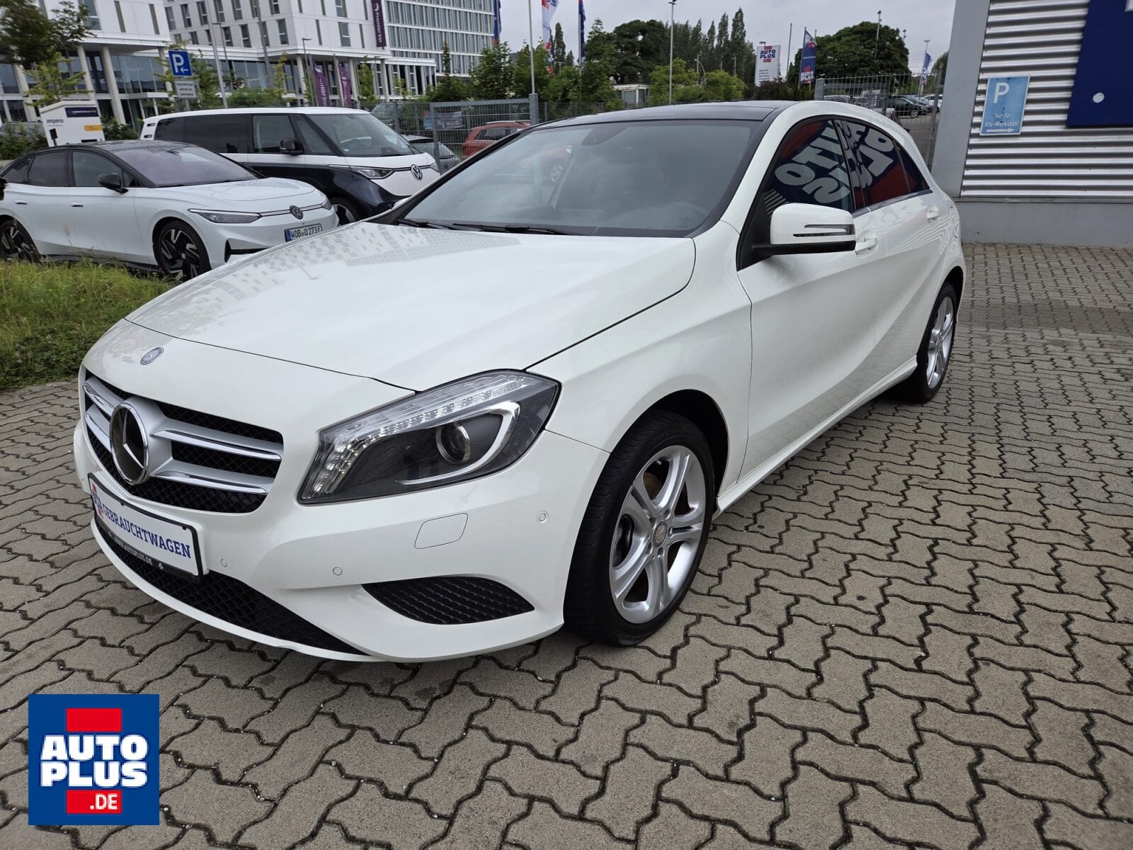 Mercedes-Benz A 180 (BlueEFFICIENCY) Urban SITZHZG+PDC+PANO+G