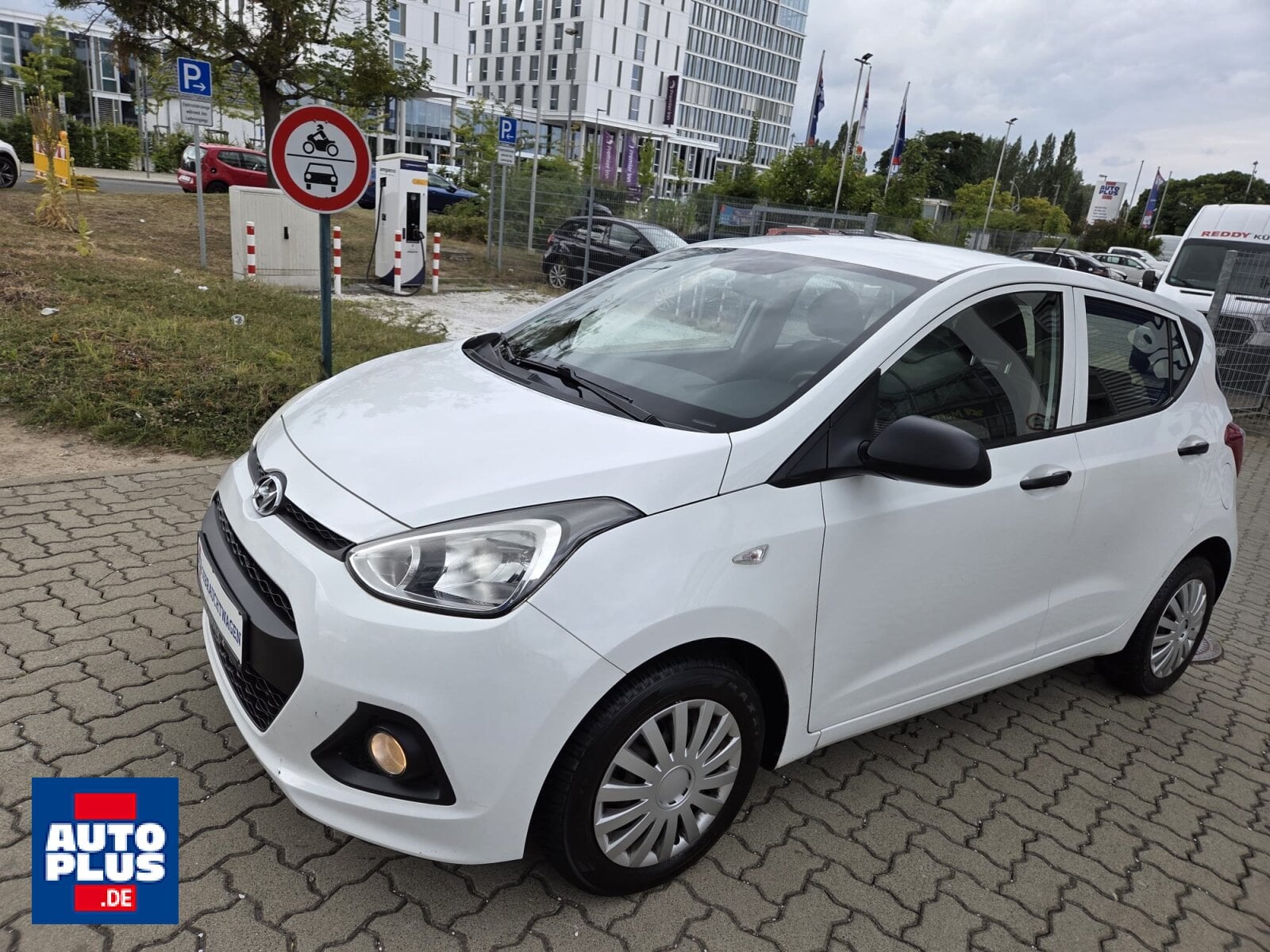 Hyundai i10 1.0 TREND KLIMAANLAGE+HU NEU+1.HAND Sitzhzg.